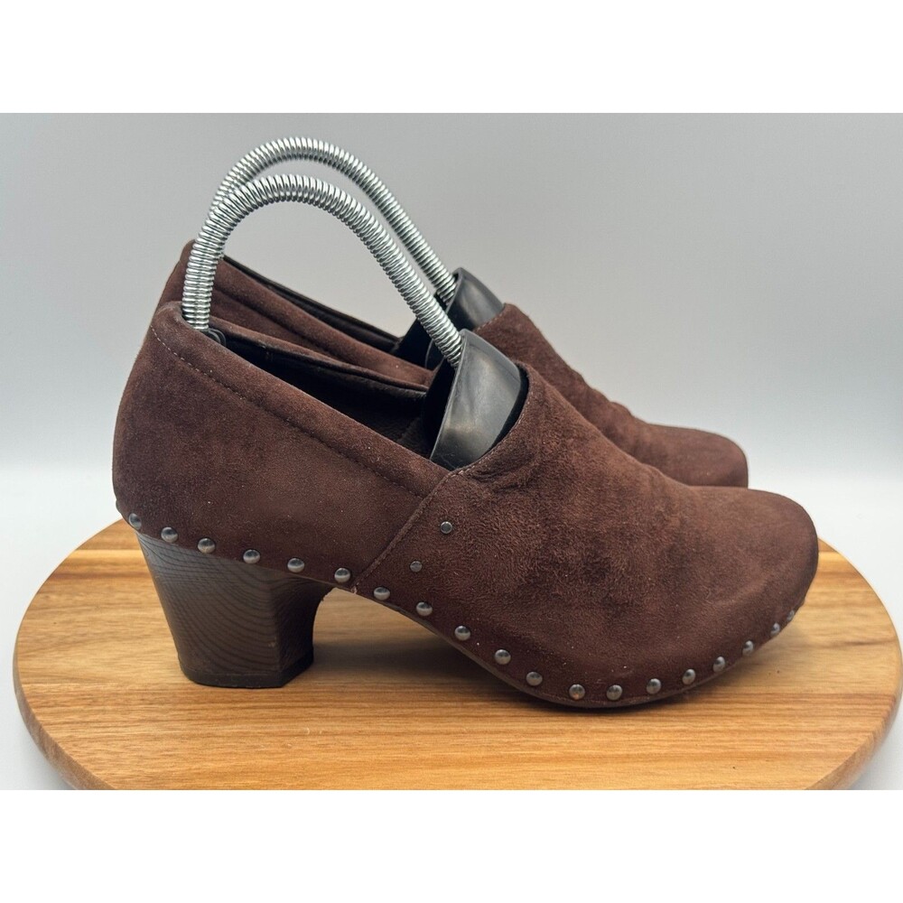 DANSKO Women's Nori Clogs Size 39 -8.5 Brown Suede Studded Block Heel Pump Shoes
